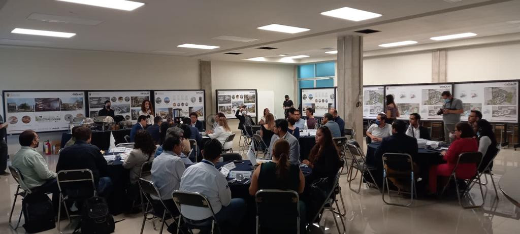 Mesas de trabajo con autoridades del Cutlajomulco, CUCS y CUCEI, junto a empresarios expertos en materia de farmacología.