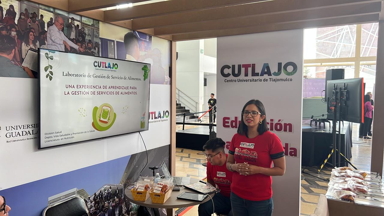 Miembros del CUTLAJO presentando en el Innova Forum