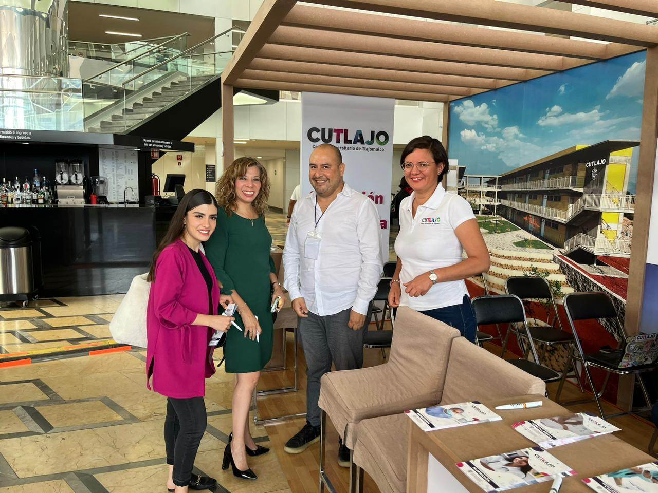 Miembros del CUTLAJO presentando en el Innova Forum