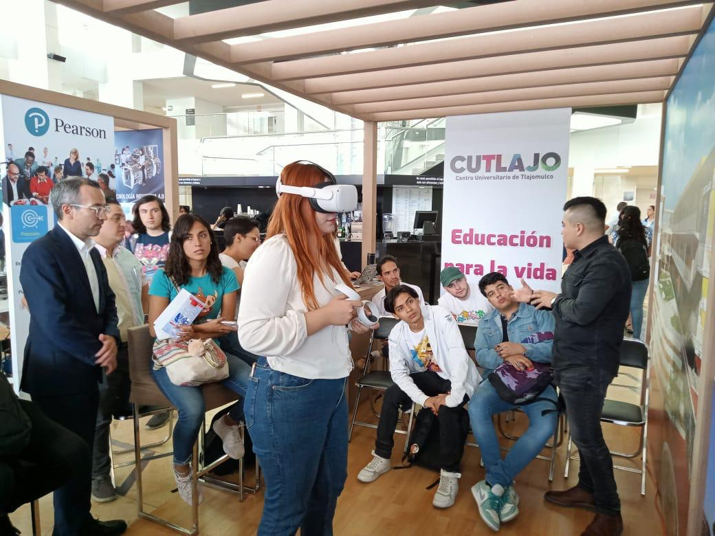 Miembros del CUTLAJO presentando en el Innova Forum