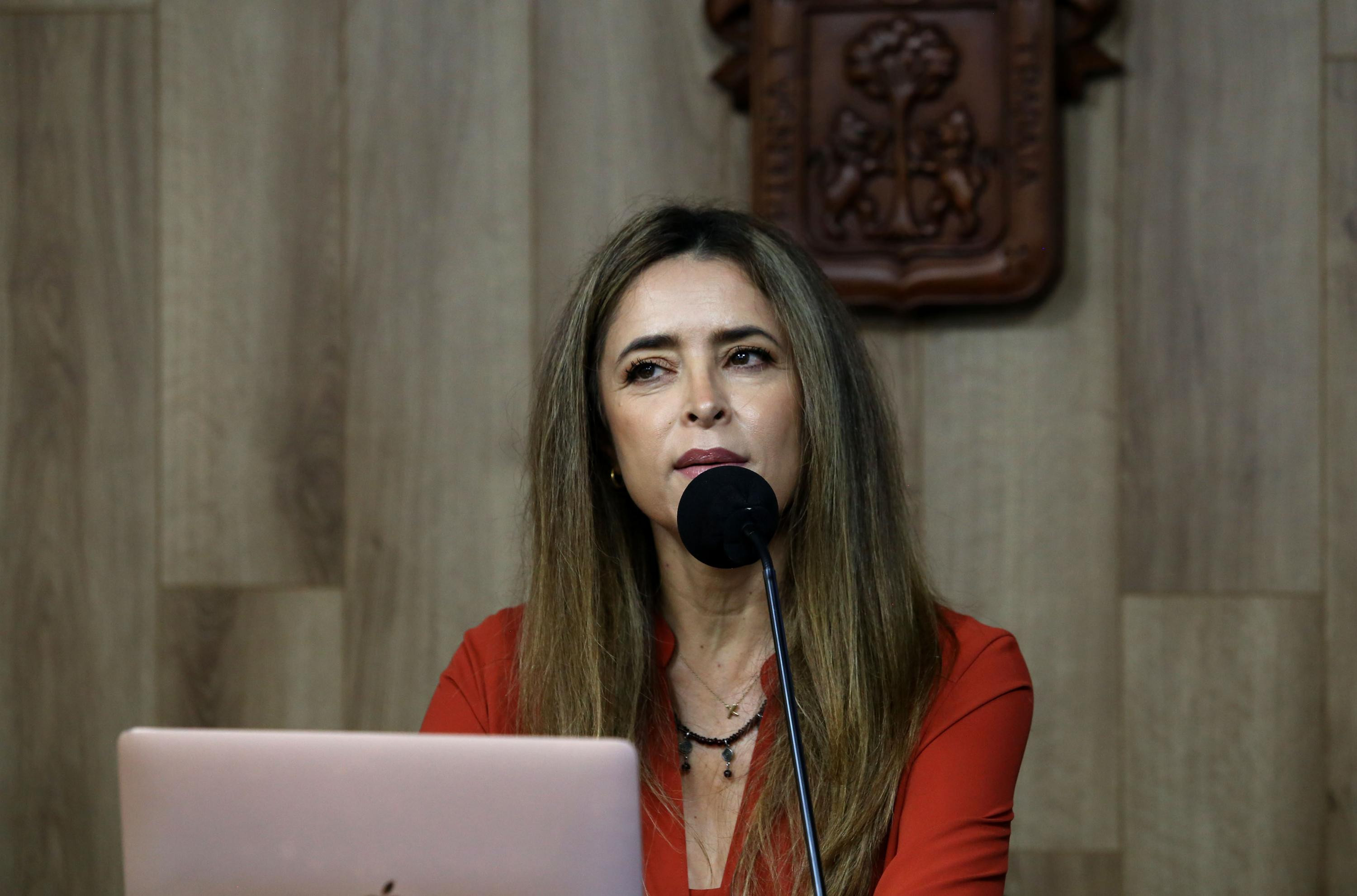 Autoridades del CUTLAJO presentando la apertura de la Clínica Laboratorio de Terapia Física