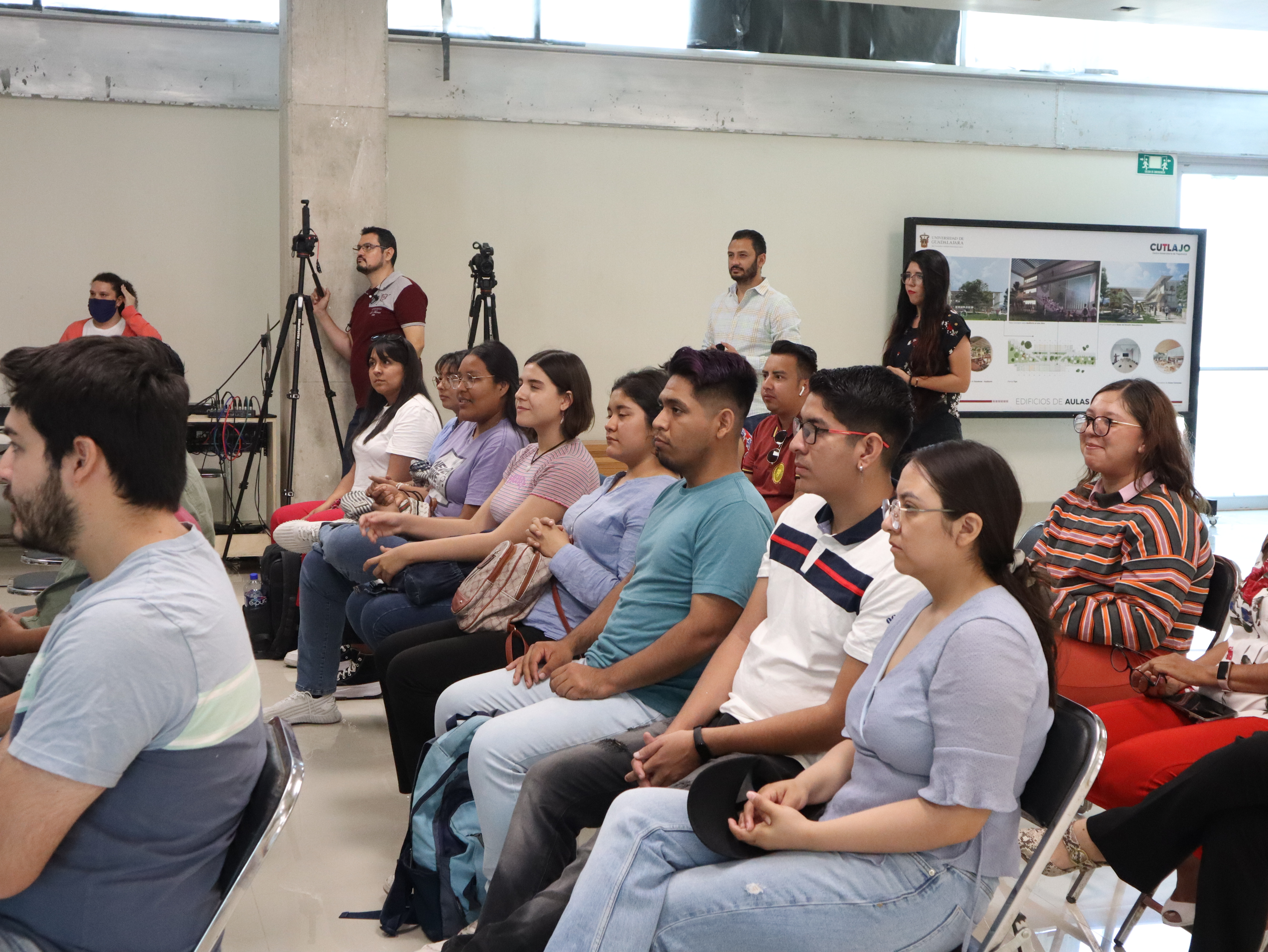 Alumnos en la bienvenida