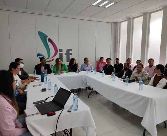 Personal del CUTLAJO y del DIF Tlajomulco en mesa de dialogo