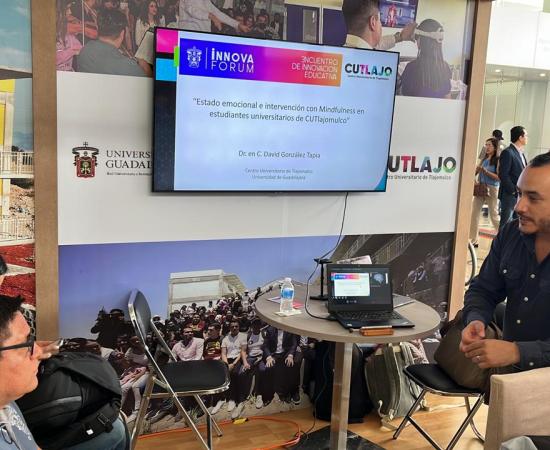 Miembros del CUTLAJO presentando en el Innova Forum