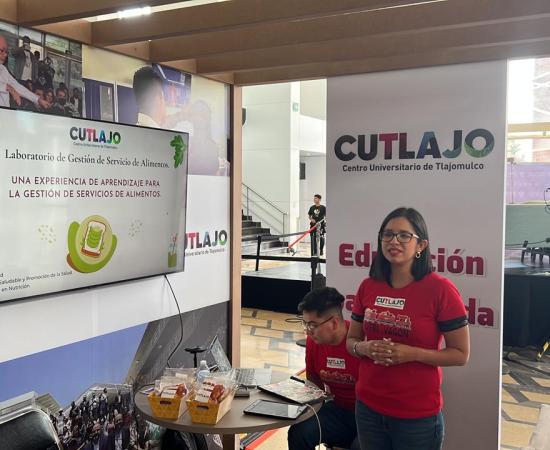 Miembros del CUTLAJO presentando en el Innova Forum