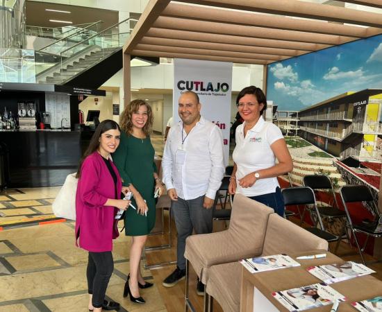 Miembros del CUTLAJO presentando en el Innova Forum
