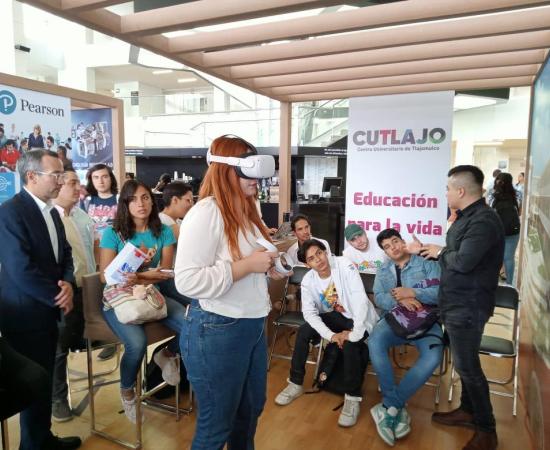 Miembros del CUTLAJO presentando en el Innova Forum
