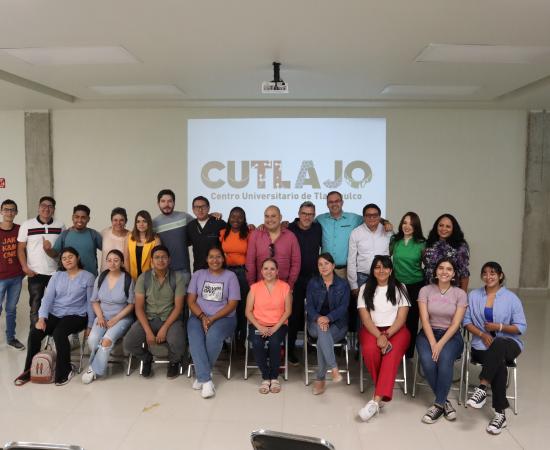 Miembros del presidium, investigadores y delfines recibidos. 