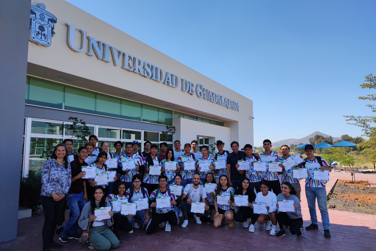 Participantes de los intercentros con sus reconocimientos 